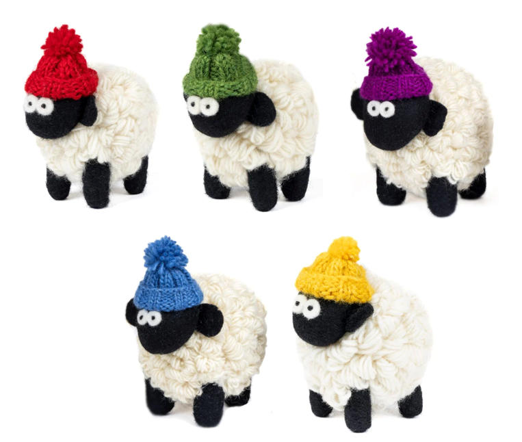 Knitted Sheep Collectible Mountain with Bobble Hat – Carrick Mór